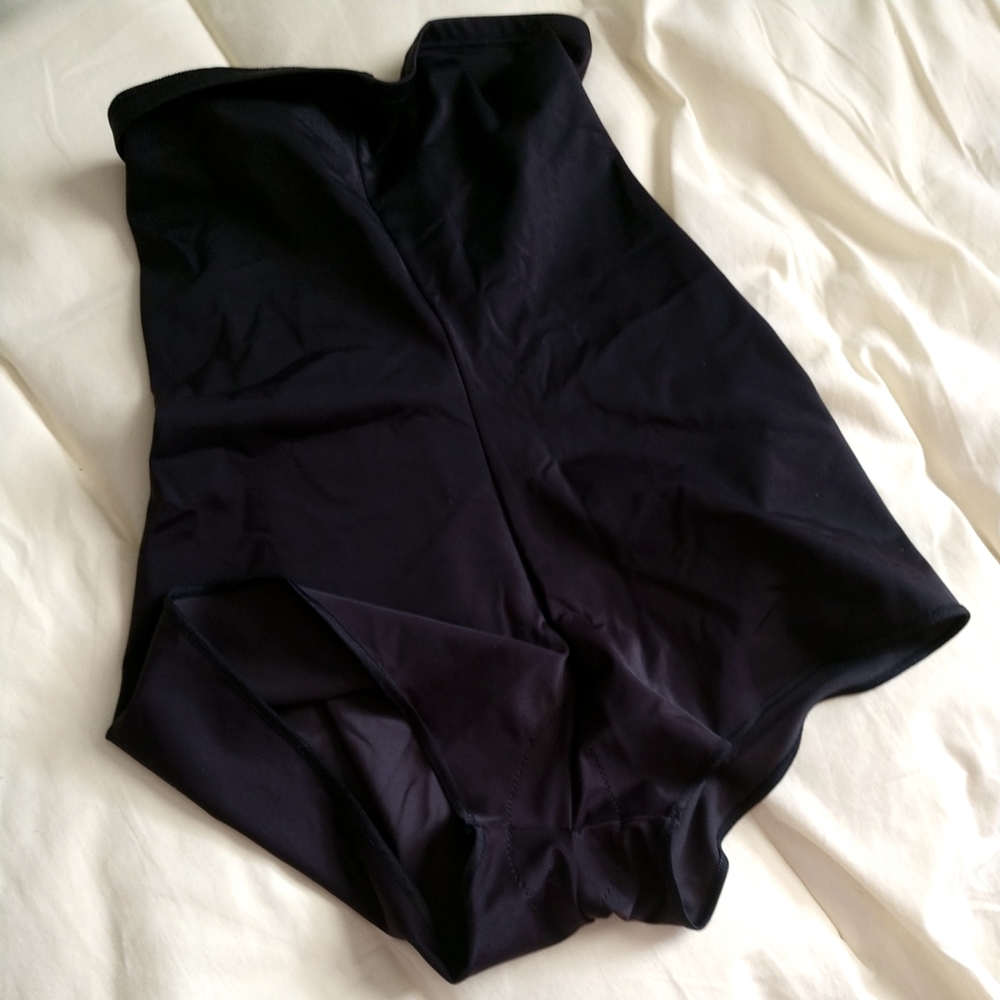 Barely There Bottom Briefer/Shapewear Tummy Reducer Black Small